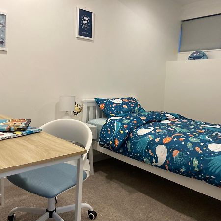 Family Friendly 3Br Flat - 3Min Walk To The Beach - Self Contained أوكلاند المظهر الخارجي الصورة